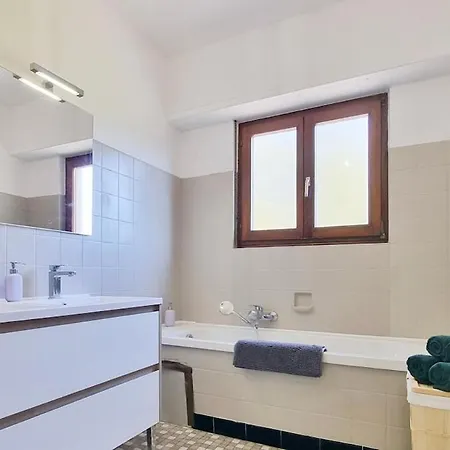 Les Aubepines - Calme - Parking Apartamento